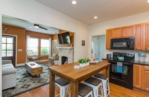 Eastwood Casa | ♥︎Dreamy Cottage in PRIME Walkable Location♥︎