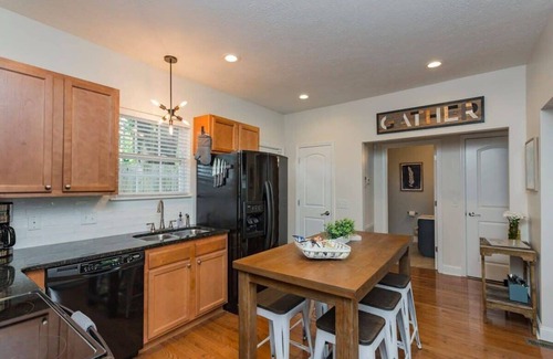 Eastwood Casa | ♥︎Dreamy Cottage in PRIME Walkable Location♥︎