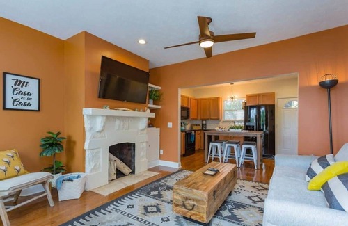 Eastwood Casa | ♥︎Dreamy Cottage in PRIME Walkable Location♥︎