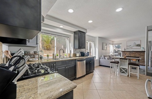 Castaic Casa | Holiday Dream Stay -Pool & Spa, Pool Table, Ping Pong & Games by Magic Mountain
