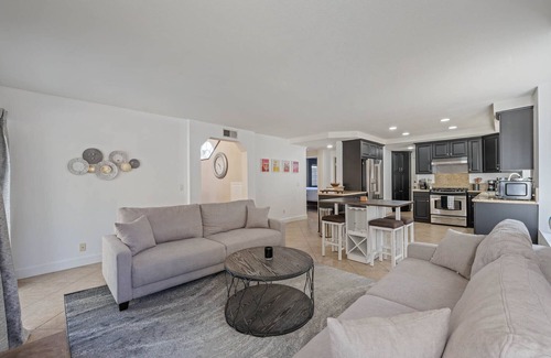 Castaic Casa | Holiday Dream Stay -Pool & Spa, Pool Table, Ping Pong & Games by Magic Mountain