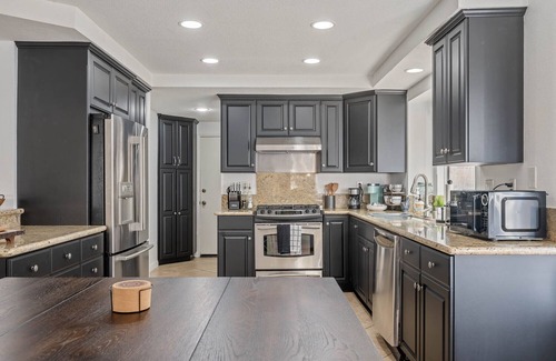 Castaic Casa | Holiday Dream Stay -Pool & Spa, Pool Table, Ping Pong & Games by Magic Mountain