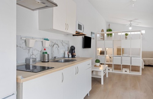 Los Gallos-Cerromolino Casa | Casa de vacaciones 'Melkart Loft Sancti Petri' con piscina privada, Wi-Fi y aire acondicionado