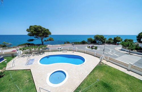Miami Platja Apartamento | Apartamento vacacional "La Rosaleda" con vistas al mar, piscina compartida y Wi-Fi