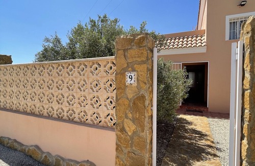San Vicente del Raspeig Casa | Casa de vacaciones 'Villa Buena Vista' con vistas al mar, piscina privada y terraza privada