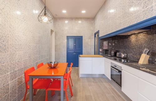Vilafranca del Penedes Casa | Casa de vacaciones Casa Palma 12 con terraza, balcón y Wi-Fi