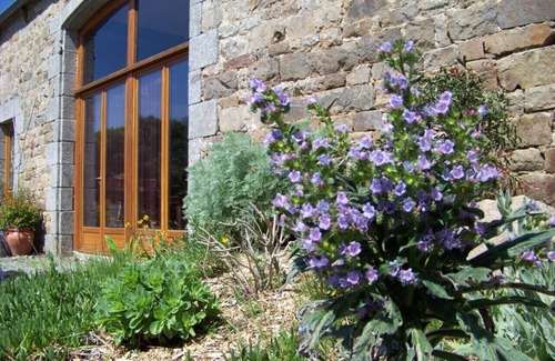 Prat Casa | Granja de vacaciones; 3 casas rurales y 8 carpas fijas, espaciosas, cómodas, personales