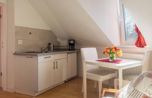Kreuzlingen Apartamento | Piso de vacaciones "Zimmer mit Kochnische Kletterrose" Cerca del centro de la ciudad vieja