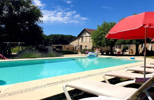 Sainte-Sabine-Born Casa | Casa de vacaciones 'Gîte Il Était Une Fois' con piscina compartida, Wi-Fi y aire acondicionado