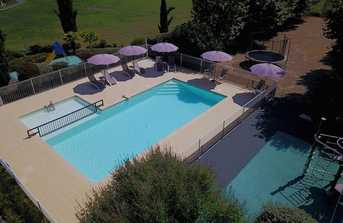 Castelnaud-la-Chapelle Casa | Holiday Home 'Hyacinthe' with Shared Pool, Wi-Fi and Air Conditioning