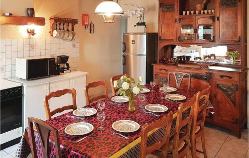Le Cloitre-Saint-Thegonnec Casa | Holiday Home Rue Du Calvaire