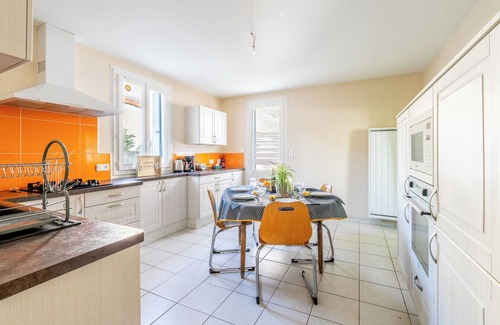 Saint-Hilaire-de-Voust Casa | Casa de vacaciones 'Logement 3ch 8 Personnes' con terraza privada, jardín privado y Wi-Fi