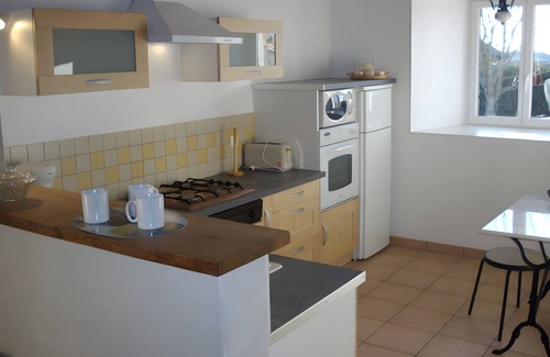 Saint-Mamet-la-Salvetat Casa | Casa de vacaciones 'Le Marronnier' con vistas a la montaña, jardín privado y Wi-Fi