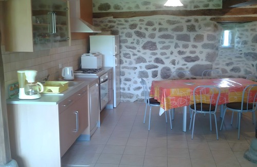 Saint-Mamet-la-Salvetat Casa | Casa de vacaciones 'Gîte Le Rosier' con Wi-Fi