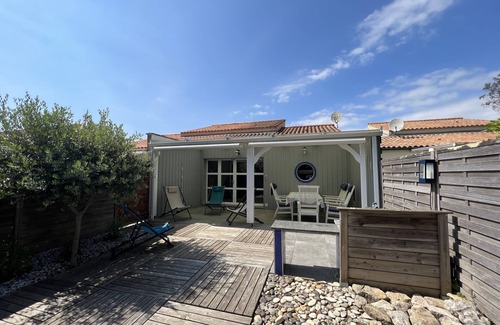 Saint-Trojan-les-Bains Casa | Casa de vacaciones 'Location Chemin De Lannelongue' con terraza privada y jardín privado