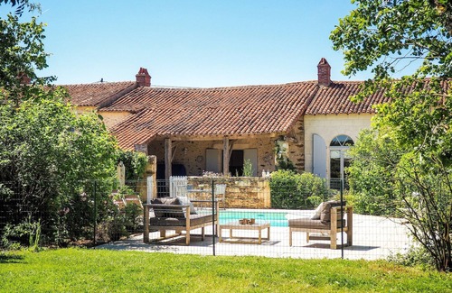 Saint-Laurent-de-la-Salle Casa | Casa Saint-Laurent Piscina y Jardín