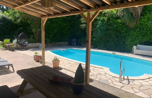 Villemagne-l'Argentiere Casa | Holiday Home 'Maison Sur La Mare' with Mountain View, Private Pool and Wi-Fi