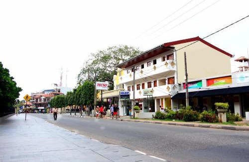 Kudapaduwa Cama Y Desayuno | Holiday Guest Inn
