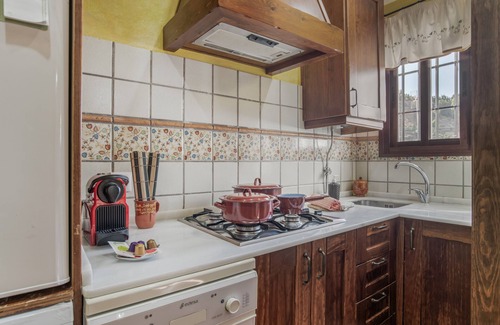 Alcala de los Gazules Casa | Casa de vacaciones 'De Bárbara' con balcón y aire acondicionado