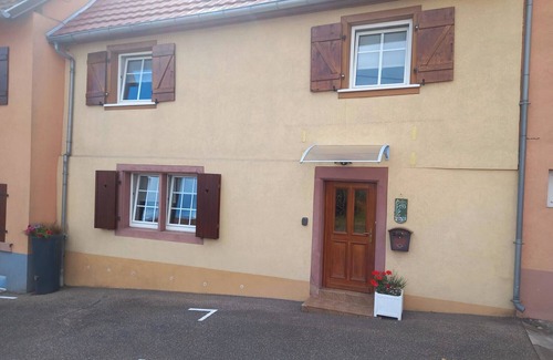 Dossenheim-sur-Zinsel Casa | Casa de vacaciones "Chez Jeanne, Charmante Maison" con jardín privado y Wi-Fi