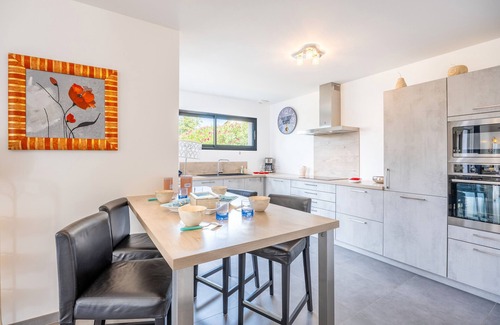 Bourgenay Casa | Holiday Home 'La Maison Du Payré - Near Beaches' with Private Terrace, Private Garden and Wi-Fi