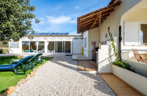 Foral Casa | Casa de vacaciones Casa Alfarroba con piscina cubierta climatizada