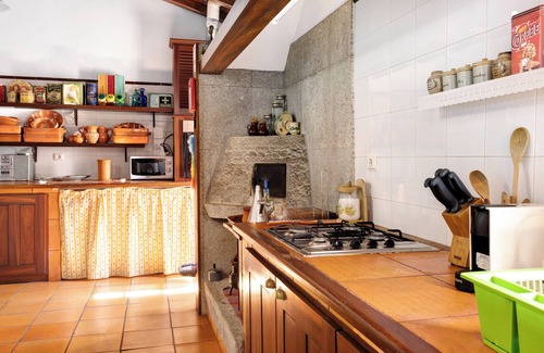 Freixieiro de Soutelo Casa | Casa de vacaciones 'Do Sobreiro' con vistas a la montaña, piscina privada y Wi-Fi