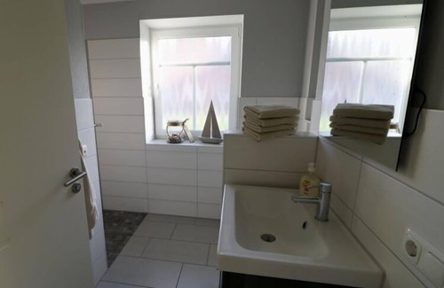 Tannenhausen Apartamento | Holiday home with private beach
