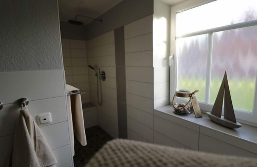 Tannenhausen Apartamento | Holiday home with private beach