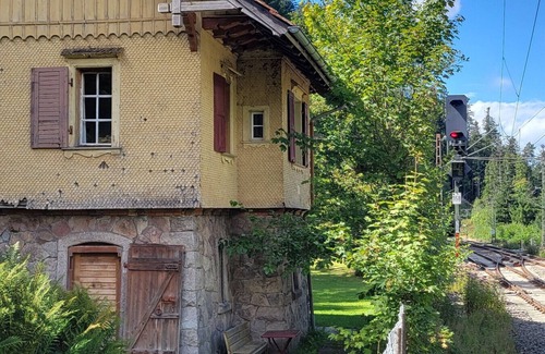 Am Bach Casa | Holiday Home 'Bahnwärterhaus' with Private Garden