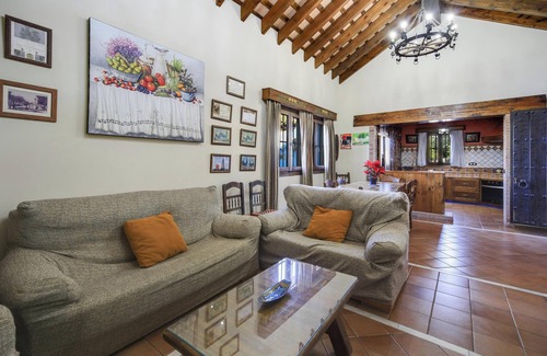 Arcos de la Frontera Casa | Casa de vacaciones 'La Cazuela' con vistas a la montaña, piscina, jardín y terrazas