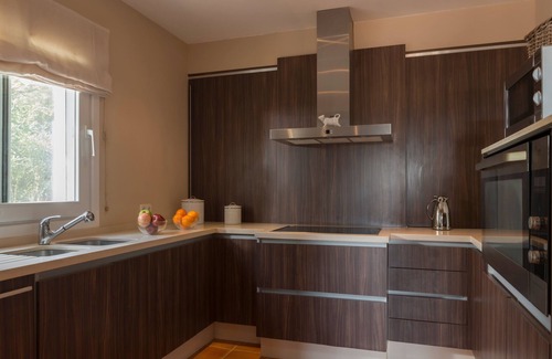 Benalup-Casas Vieja Casa | Casa de vacaciones 'Petunia' con piscina privada, Wi-Fi y aire acondicionado