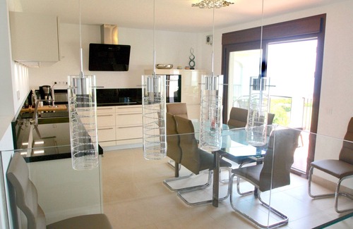Cabo Roche Villa | Casa de vacaciones con vistas al mar y piscina, priv. Acceso a la playa, moderno y completamente renovado.