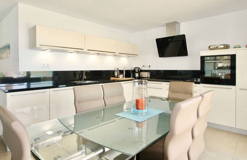 Cabo Roche Villa | Casa de vacaciones con vistas al mar y piscina, priv. Acceso a la playa, moderno y completamente renovado.