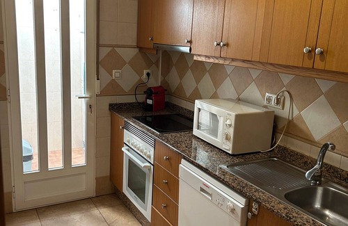 San Pedro del Pinatar Casa | Holiday Home 'Vacaciones Con Sabor A Hogar' with Balcony, Wi-Fi and Air Conditioning