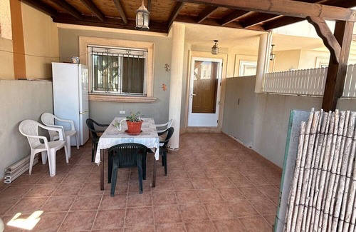 San Pedro del Pinatar Casa | Holiday Home 'Vacaciones Con Sabor A Hogar' with Balcony, Wi-Fi and Air Conditioning