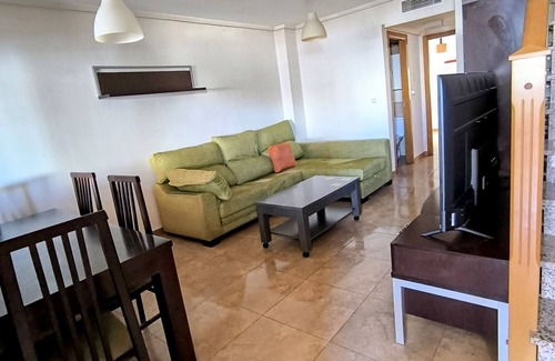 San Pedro del Pinatar Casa | Holiday Home 'Vacaciones Con Sabor A Hogar' with Balcony, Wi-Fi and Air Conditioning