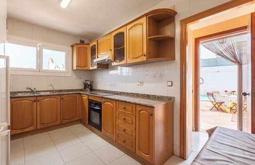 Vilanova I la Geltru Casa | Casa de vacaciones 'Villa Lilia' con vistas al mar, piscina privada y Wi-Fi