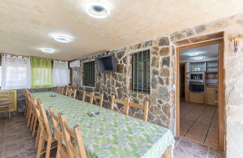 Fuentiduena de Tajo Casa | Casa de vacaciones 'Los Almendros' con piscina privada, Wi-Fi y aire acondicionado
