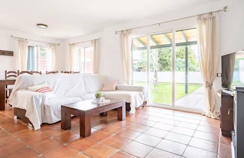 Riba-roja de Turia Chalet De Esquí | Holiday Home and Remote Work, 20 min From Valencia
