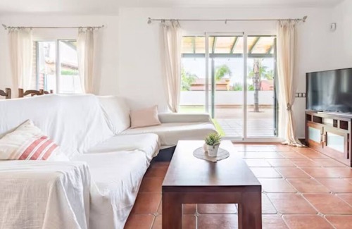 Riba-roja de Turia Chalet De Esquí | Holiday Home and Remote Work, 20 min From Valencia