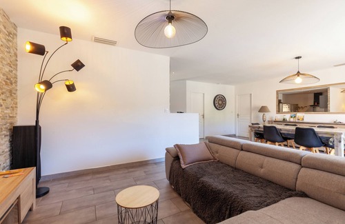 Les Pennes-Mirabeau Casa | Casa de vacaciones 'Maison Tout Confort' con piscina privada, Wi-Fi y aire acondicionado
