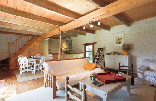 Pommerit-le-Vicomte Casa | Casa de vacaciones 'Longère De La Croix Blanche' con jardín privado