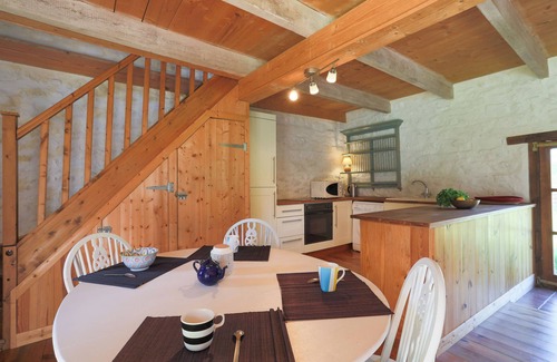 Pommerit-le-Vicomte Casa | Casa de vacaciones 'Longère De La Croix Blanche' con jardín privado