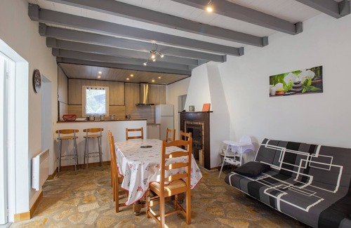 Saint-Andre-dAllas Casa | Holiday Home 'Gîte La Salamandre' with Private Outdoor Area