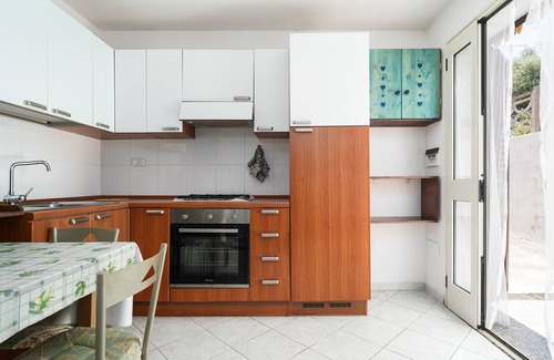 San Giovanni Casa | Casa de vacaciones 'Monolocale San Giovanni Posada' con terraza privada