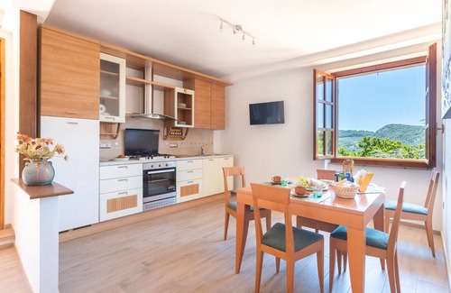 Scano di Montiferro Casa | Casa de vacaciones 'Meravigliosa In Collina' con vistas a la montaña, Wi-Fi y aire acondicionado