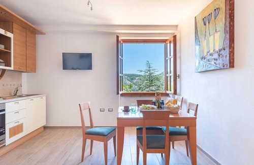 Scano di Montiferro Casa | Casa de vacaciones 'Meravigliosa In Collina' con vistas a la montaña, Wi-Fi y aire acondicionado