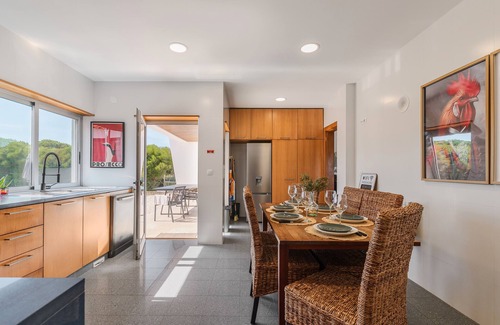 Aldeia Galega Casa | Holiday Home 'A Casa Da Vagem' with Garden View, Wi-Fi and Air Conditioning