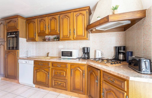 Penmarch Casa | Casa de vacaciones 'Maison Familiale 800m De La Plage' con terraza privada y jardín privado